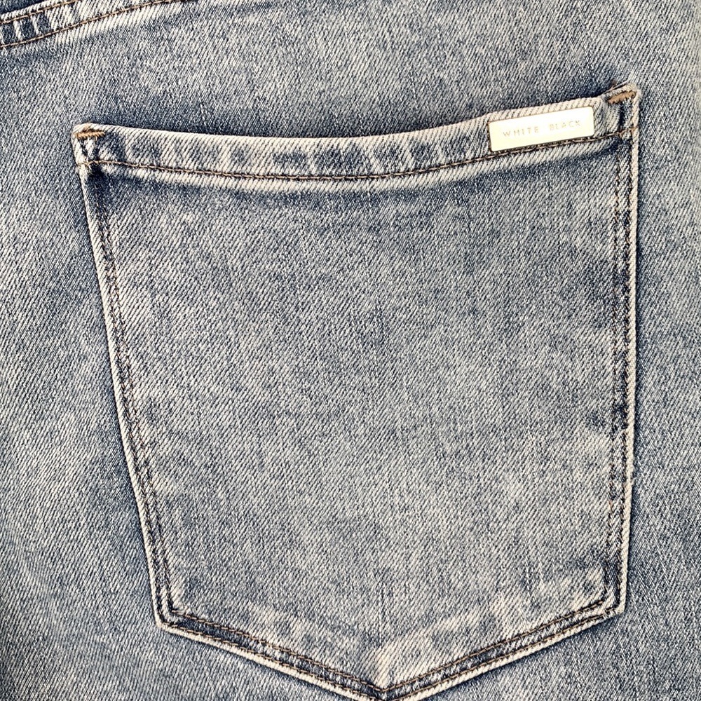 White House Black Market High Rise Everyday Soft Denim Distressed Straight Jeans - Picture 6 of 9